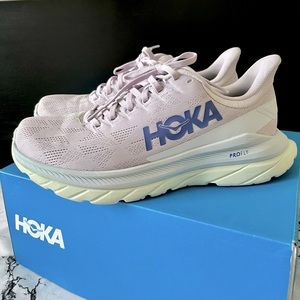 HOKA ONE ONE  Mach 4